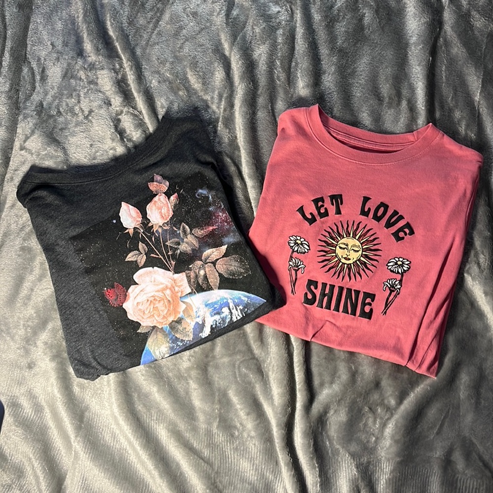 2 t-shirts from Aeropostale